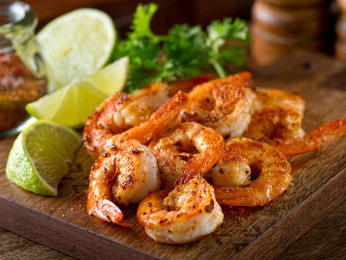 Cajun Shrimp Recipe, cajun seasoned shrimp with lemon and lime wedges