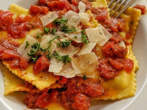 Chicken, Herb and Cheese Ravioli Recipe, Italian ricotta filled ravioli pasta recipe with tomato cream sauce