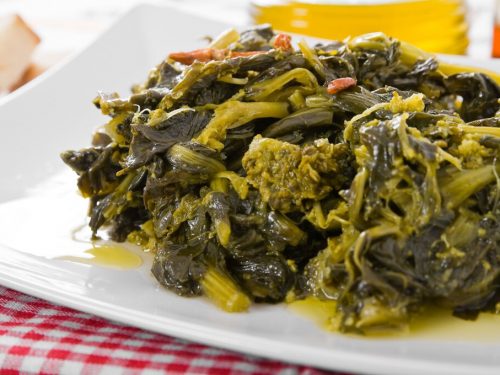 Crockpot Turnip Greens Recipe, fresh and easy turnip greens cooked in chicken broth