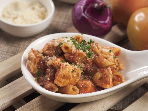 penne-pasta-with-marinara-sauce-and-chicken-chunks-recipe