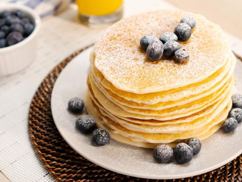 powder-sugar-pancakes-with-blueberries-recipe