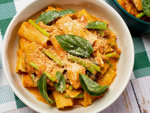 Rigatoni A La Vodka With Chicken And Asparagus