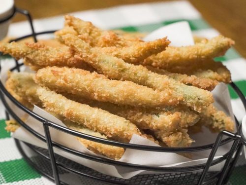 TGI Friday's Green Bean Fries Recipe (Copycat), crispy breaded and fried green beans with mayo ketchup dip