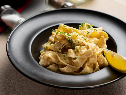 White Wine and Garlic Fettuccine Alfredo Sauce