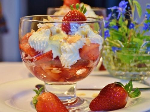 strawberry ice cream sundae