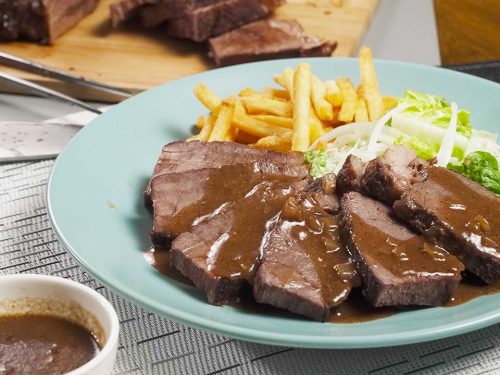 Juicy Crockpot Steak Recipe, homemade crockpot steak, juicy and tender steak with brown gravy sauce