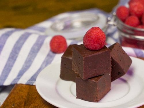 Raspberry chocolate fudge that's so quick to make it takes only 10 minutes! Valentine's day chocolate recipe