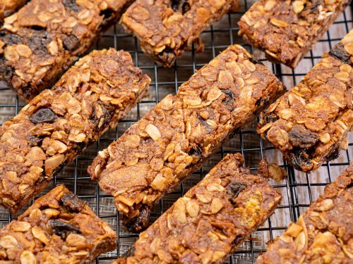 Peanut Butter-Coconut-Raisin Granola Bars