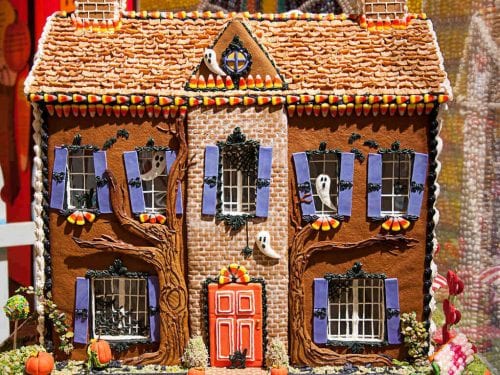 Halloween Gingerbread House Recipe, simple spooky diy halloween gingerbread house made of graham crackers and candy