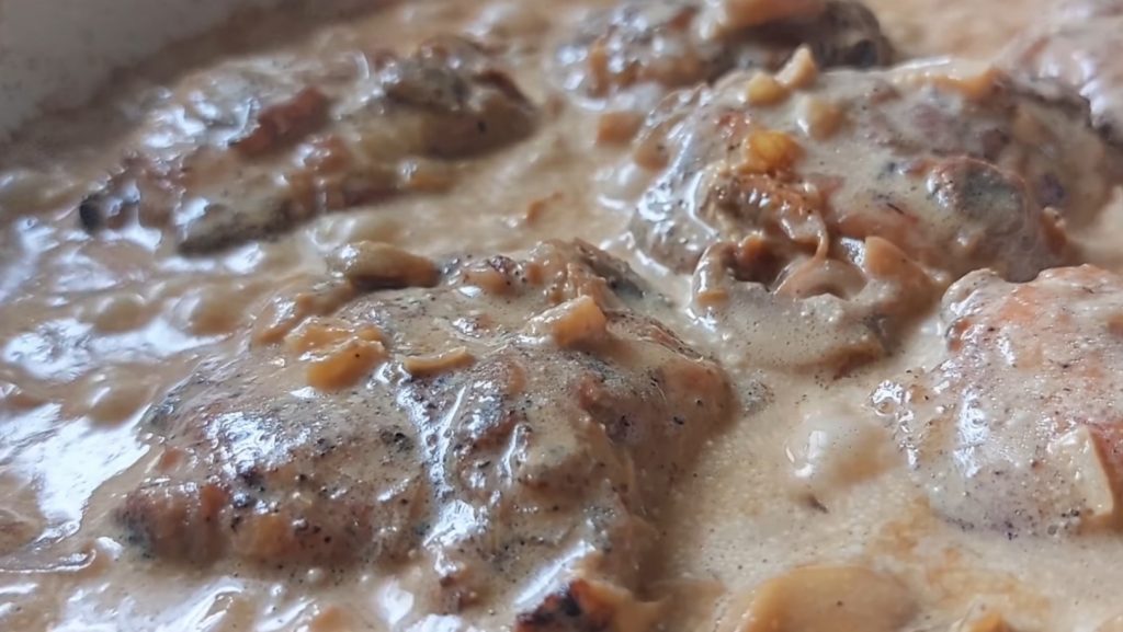 Creamy Garlic Mushroom Chicken Thighs Recipe