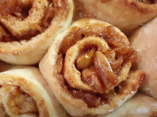 Cinnamon Caramel Apple Pie Rolls Recipe