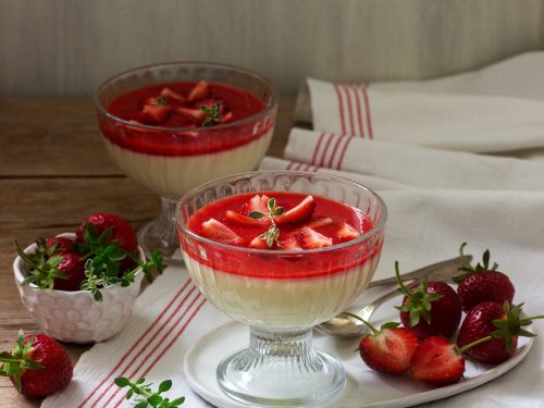 vanilla bean panna cotta with strawberries recipe