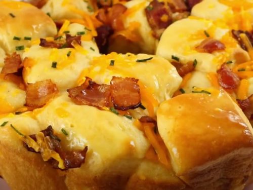 Breakfast Pull-Apart Bacon and Egg Bread Recipe