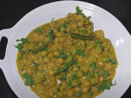 Curry Chickpea-Loaded Baked Potatoes Recipe