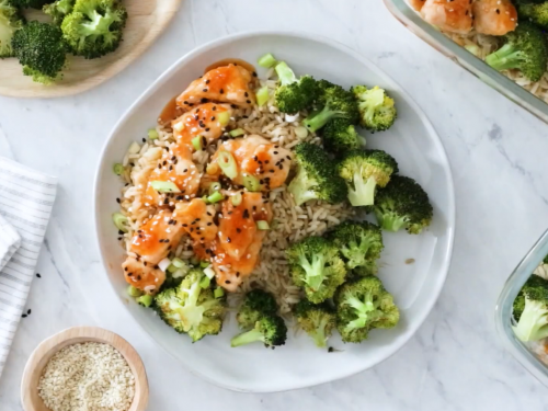 honey-sriracha-chicken-and-broccoli-meal-prep-bowls-recipe