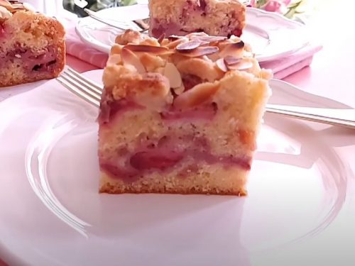 Strawberries And Cream Crumb Cake Recipe