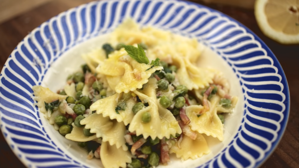 farfalle-with-prosciutto-and-raisins-recipe