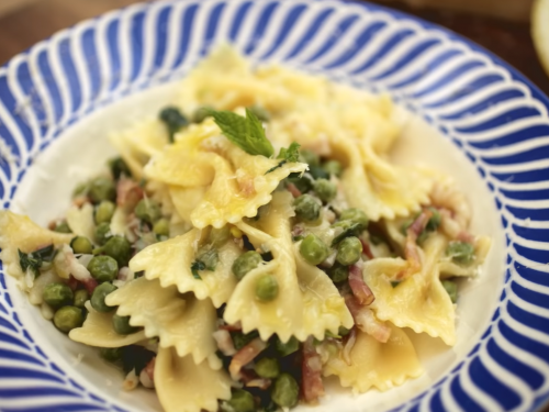 farfalle-with-prosciutto-and-raisins-recipe