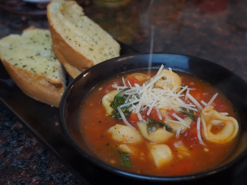 tortellini-and-spinach-in-garlic-broth-recipe