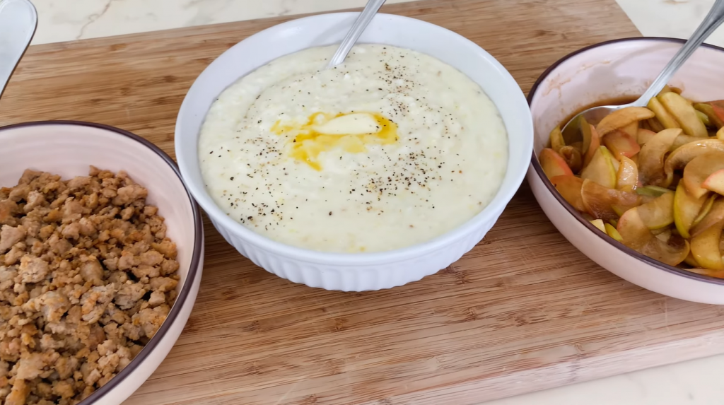 cheddar-cheese-grits-with-turkey-sausage-recipe