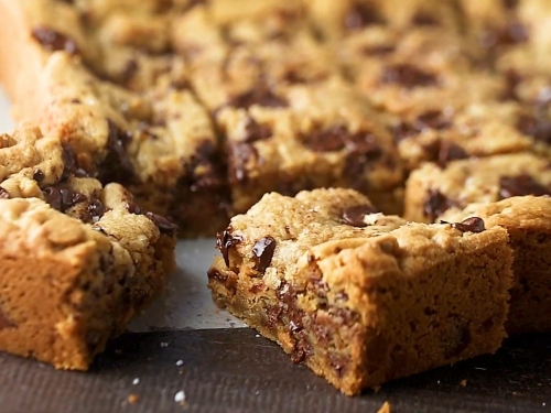 chocolate-chip-peanut-butter-blondies-recipe