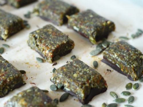 chocolate-toffee-pumpkin-seed-bark-recipe