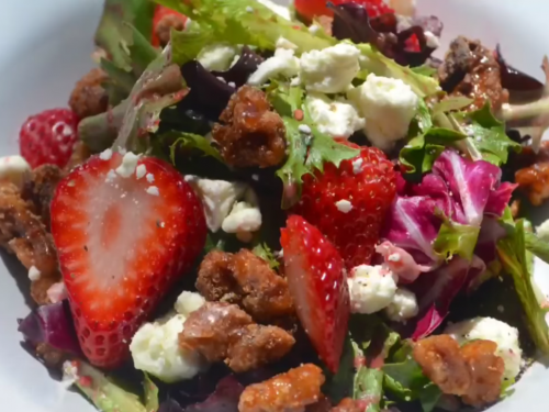 baby-spinach-salad-with-berries-pecans-and-goat-cheese-in-raspberry-vinaigrette-recipe