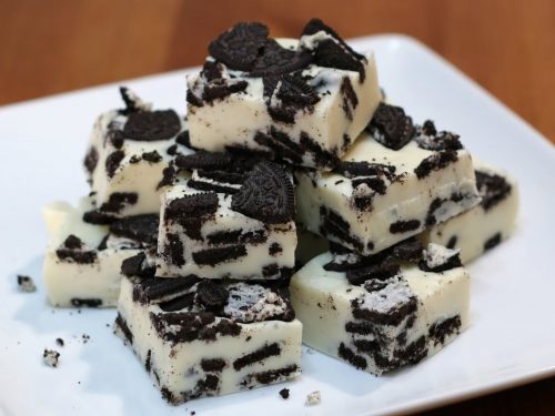 Cookies-and-Cream-Christmas-Fudge-Recipe