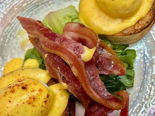 Mimi's Cafe's Eggs Benedict Recipe