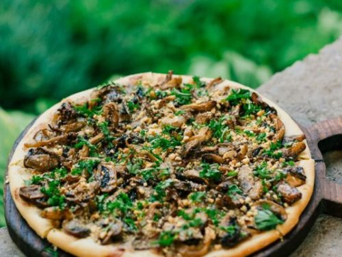 Vegan Mushroom and Spinach Pizza Recipe