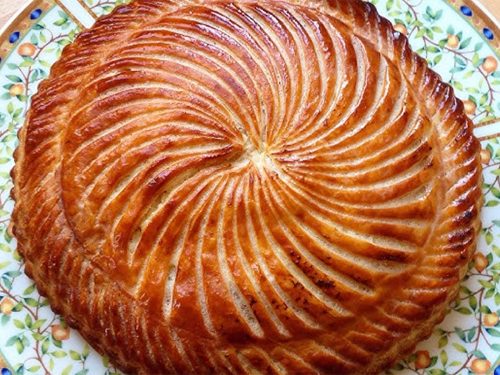 Apricot gâteau Pithiviers