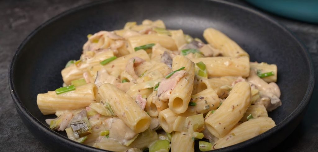 Cheesy Leek & Bacon Pasta