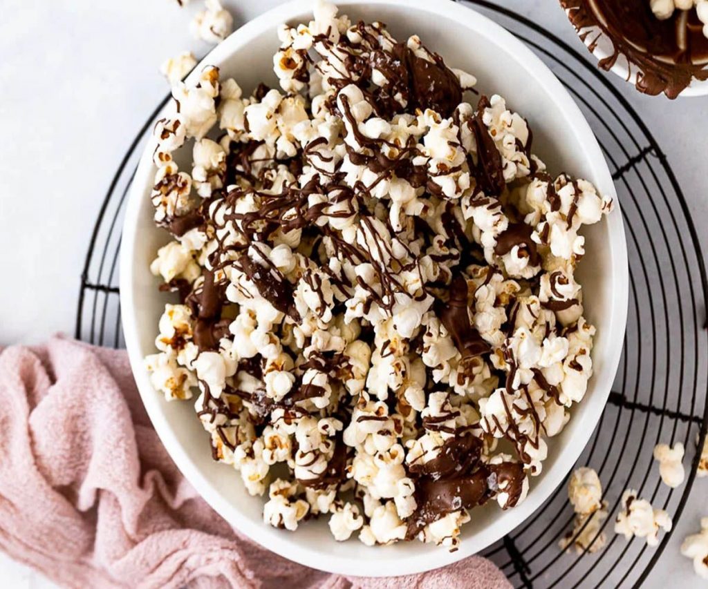 Chocolate-Drizzled Popcorn