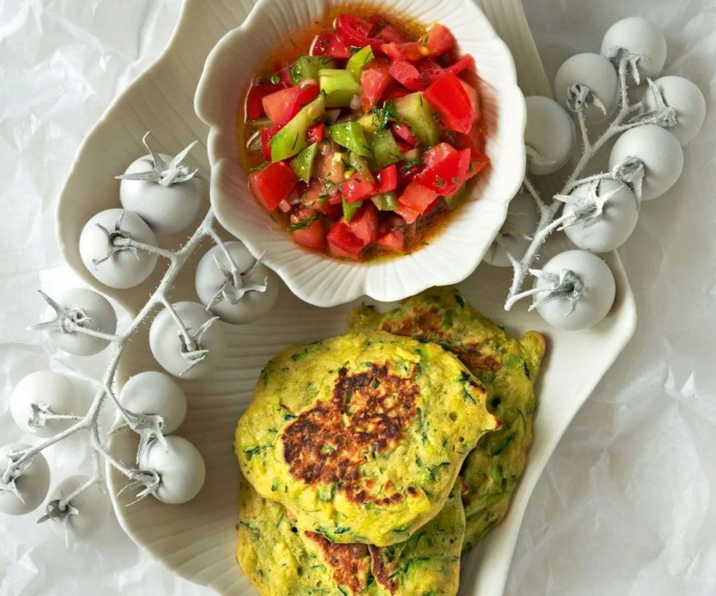 Courgetti fritters with tomato salsa