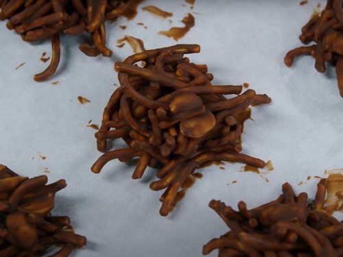 No-Bake Chocolate Chow Mein Cookie Clusters