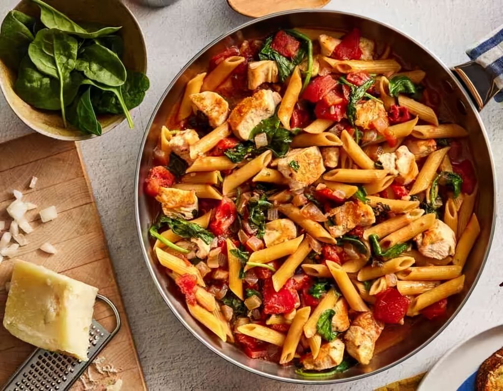 One-Pan Tomato & Spinach Chicken Pasta