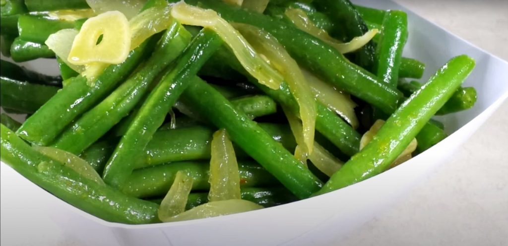 Sautéed Green Beans with Onion