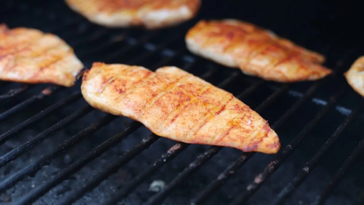 how-to-smoke-chicken-breasts-on-traeger