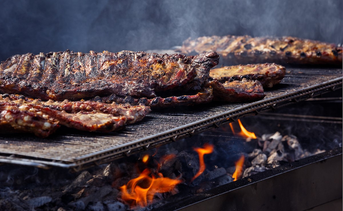 how-to-smoke-meat-with-a-grill