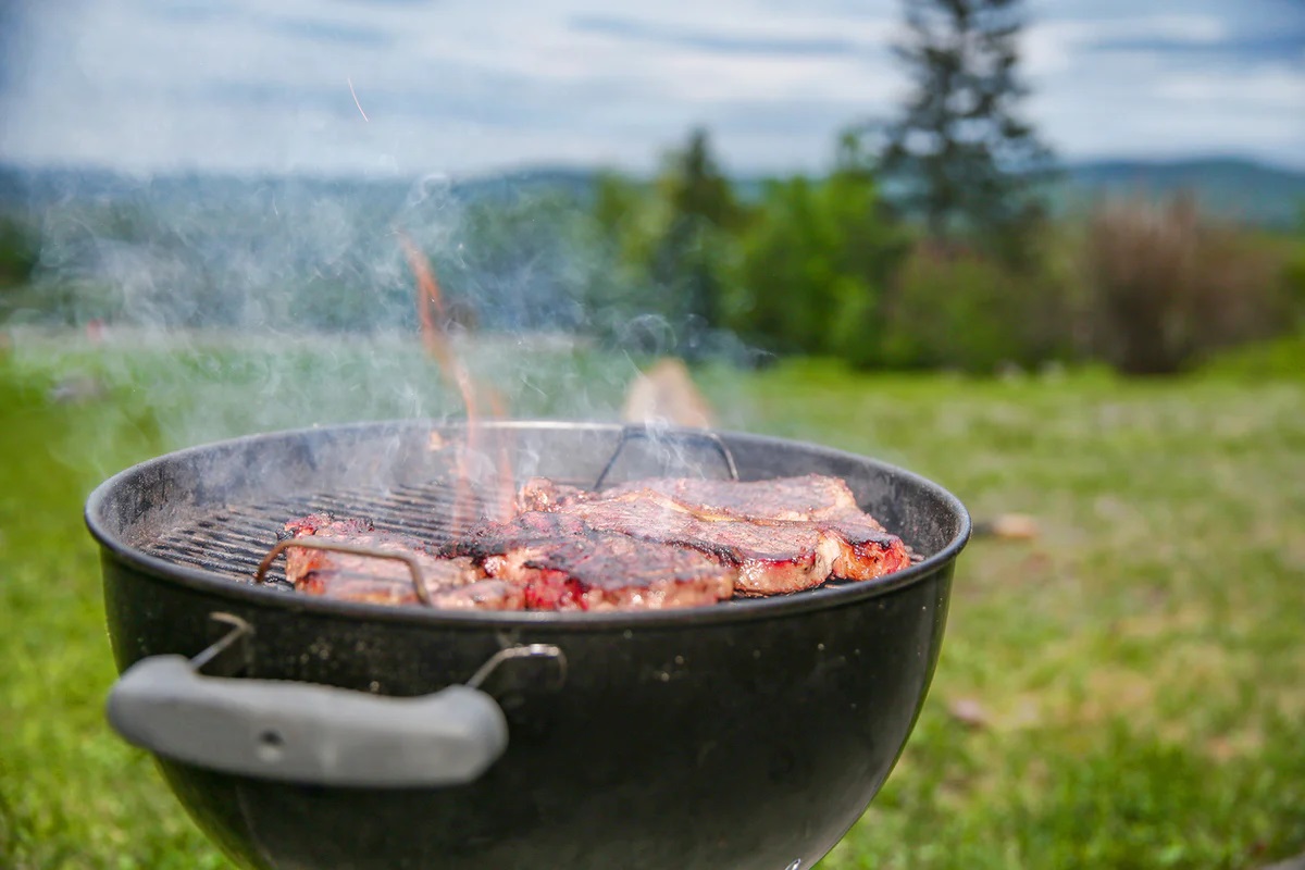 how-to-smoke-on-a-regular-bbq