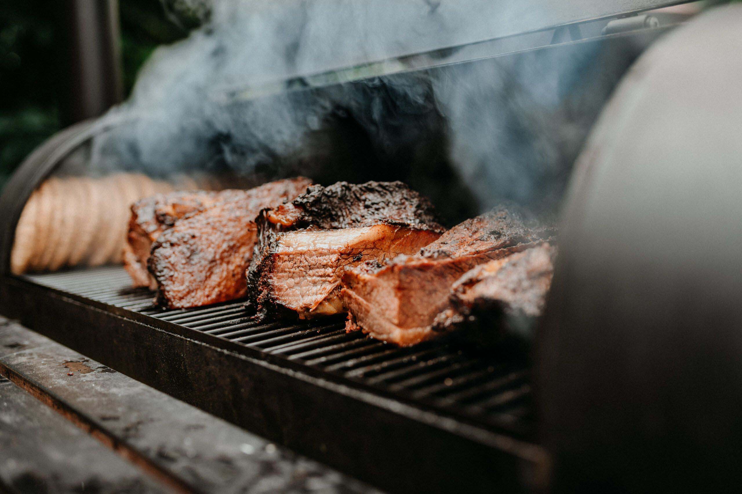 how-to-smoke-on-a-smoker-with-old-wood