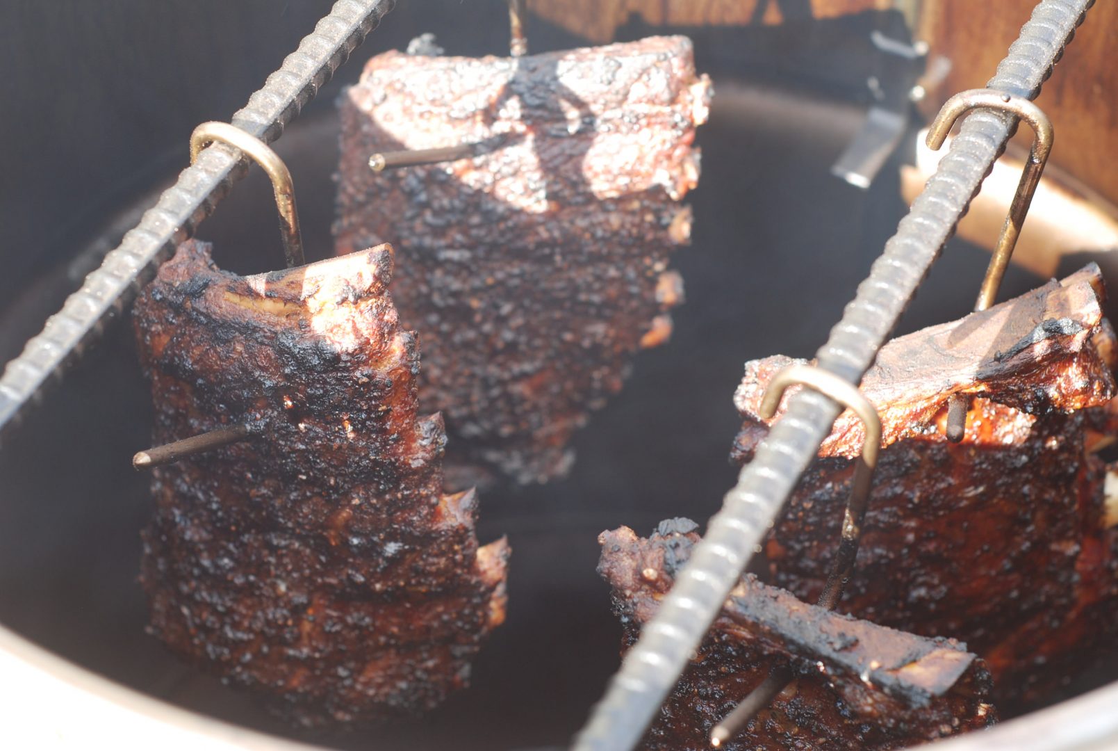 how-to-smoke-ribs-in-a-pit-barrel-cooker