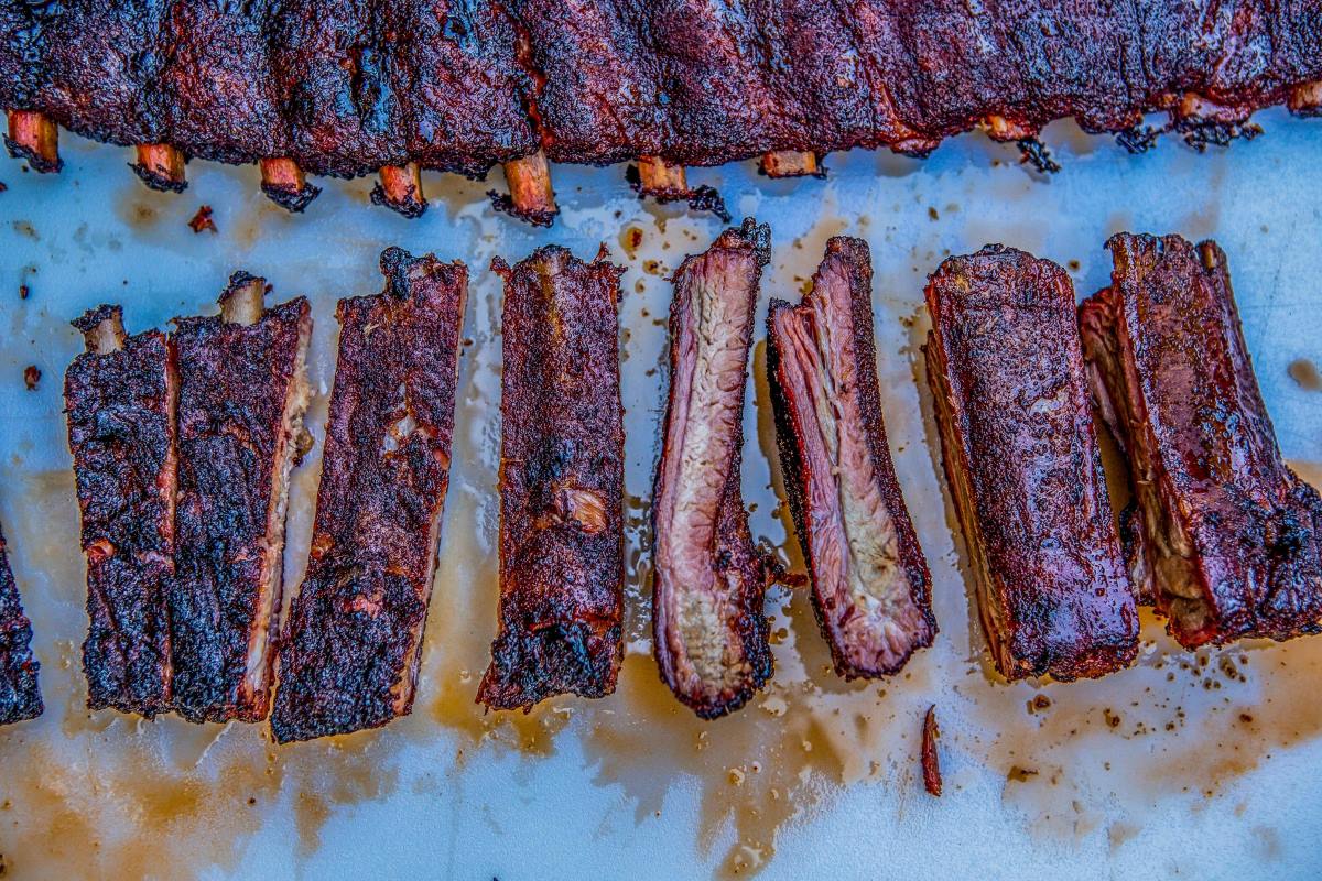 how-to-smoke-ribs-on-an-offset-charcoal-grill