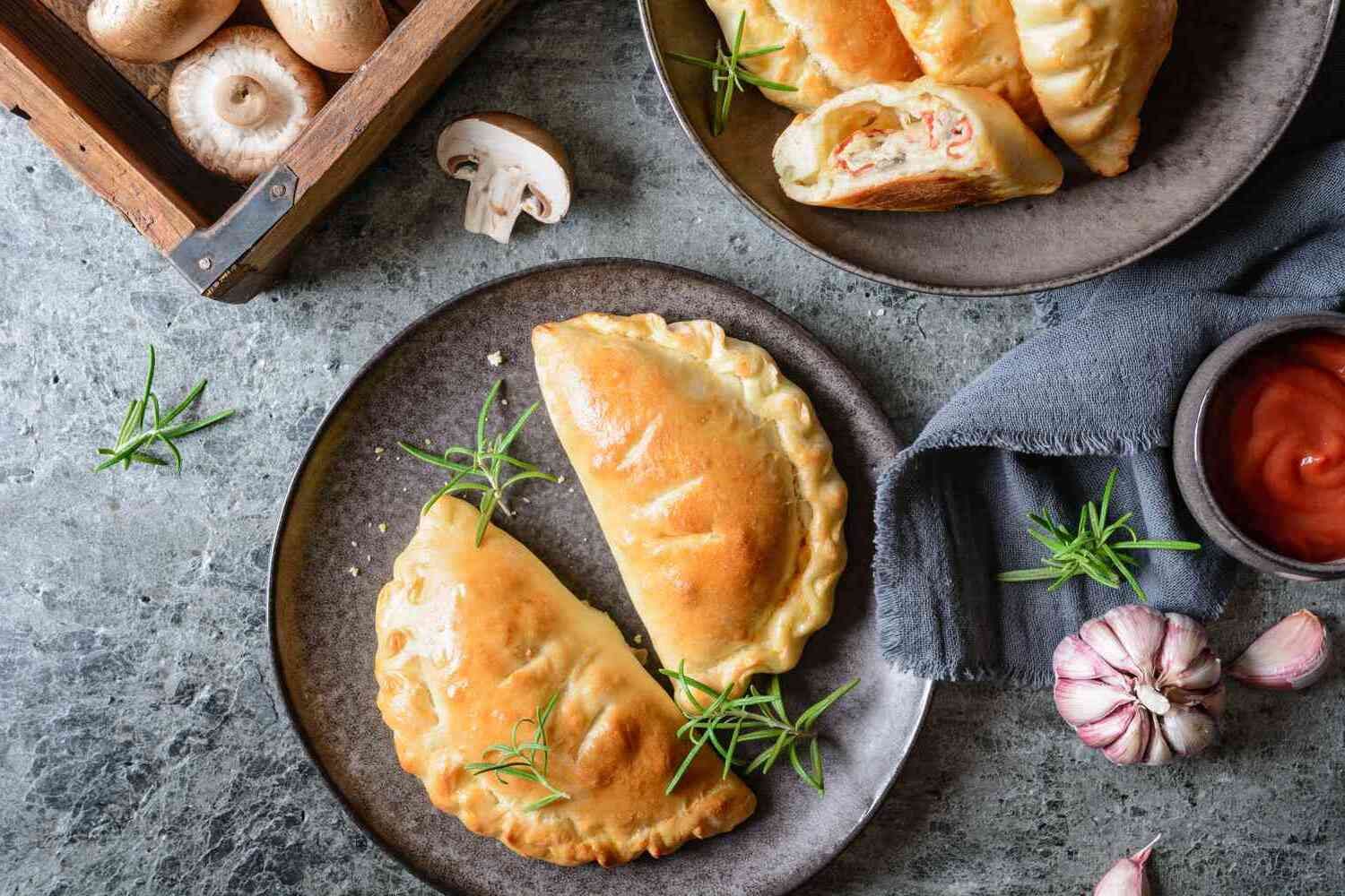 what-is-the-difference-between-calzone-and-stromboli