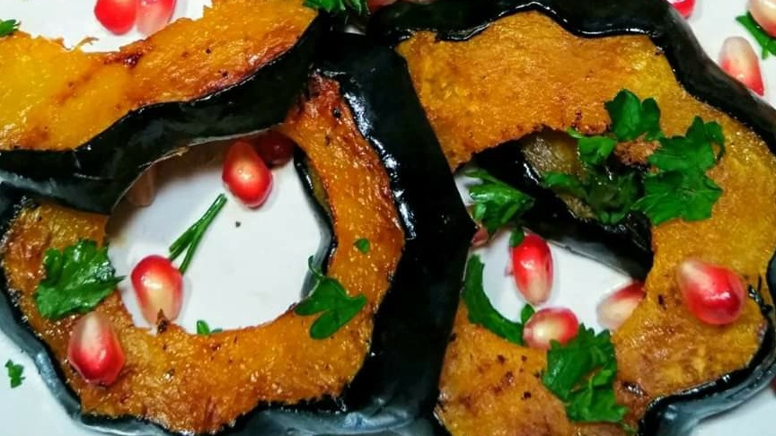 oven-roasted acorn squash with pomegranate and parsley recipe