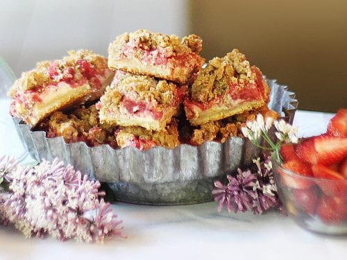 strawberry crumble cheesecake bars recipe