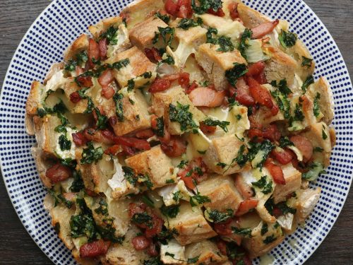 bacon and camembert pull-apart garlic bread recipe