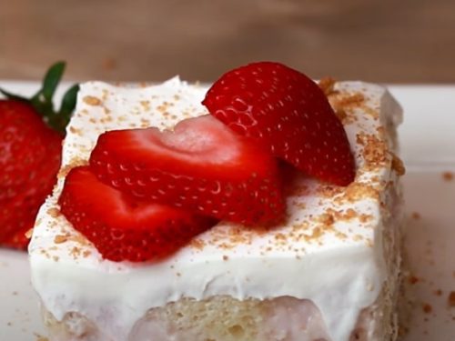 strawberry poke cake recipe