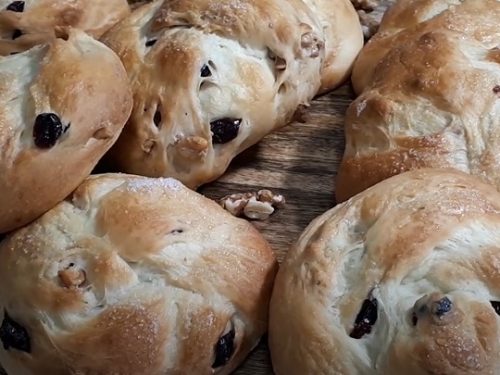 Savory Cranberry and Walnut Biscuits Recipe