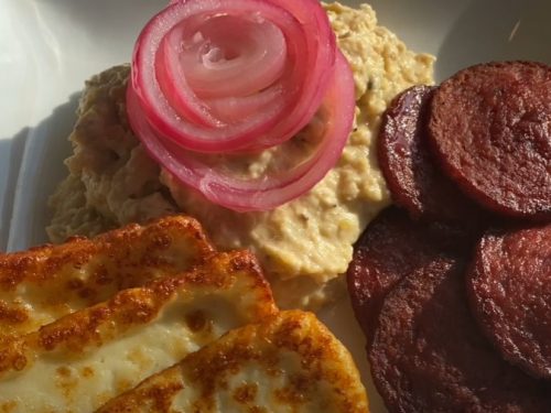 dominican breakfast (mangú con los tres golpes) recipe